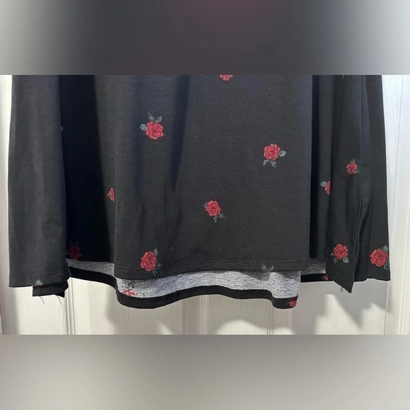 LulaRoe Women's Shirt , Black W/ Red Rose Design - Picture 5 of 7